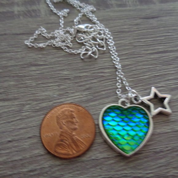 Mermaid Dragon Scale Necklace with Star Sweet! - Picture 4 of 4
